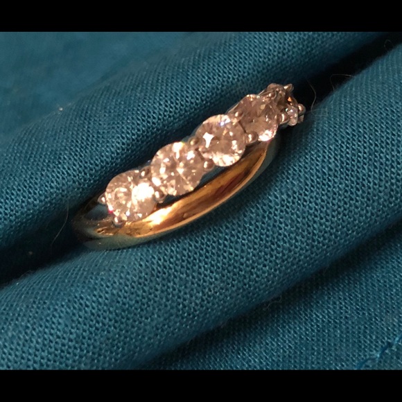 Bella Luce Jewelry - Bella Luce 3.01 TCW Simulated 7 Diamond Ring